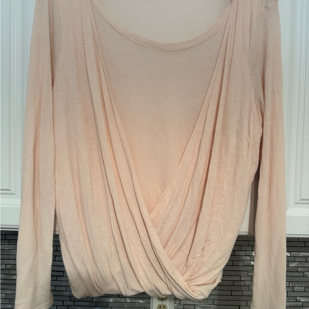 Airy and light cross-over blouse